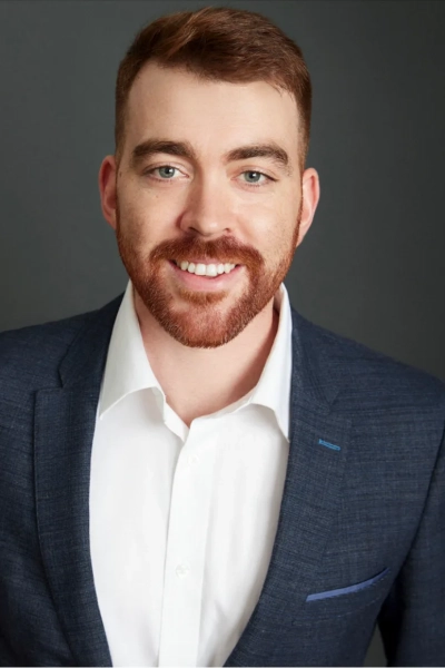 Headshot vertical Conor